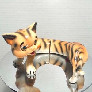 Artmark Stretch Cat Salt & Pepper Shakers